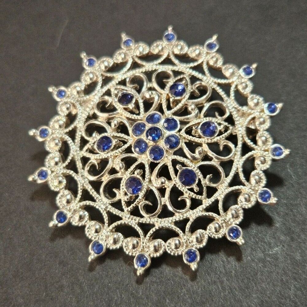Vintage silver tone Monet brooch - Picture 7 of 10